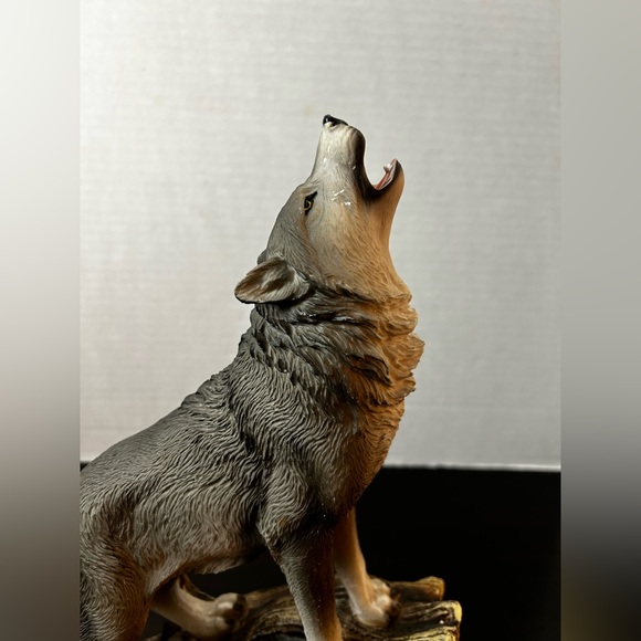 Large Cries Of The Night Howling Alpha Gray Wolf Statue 12"H Spirit Wolves Decor - Picture 3 of 11